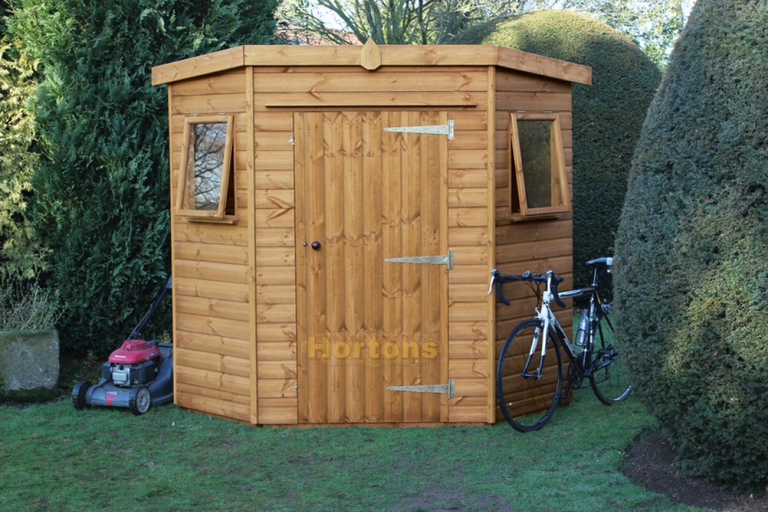 Corner shed with free assembly