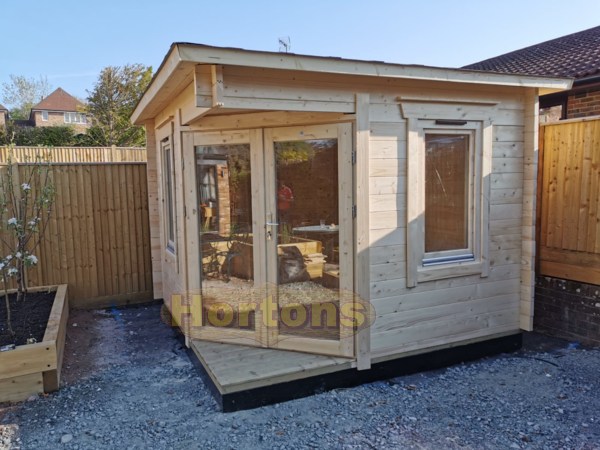 3.5m x 2.5m corner log cabin - Click Image to Close