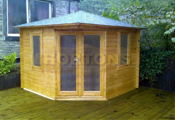 4x4m corner cabin - under 2.5m tall - Click Image to Close